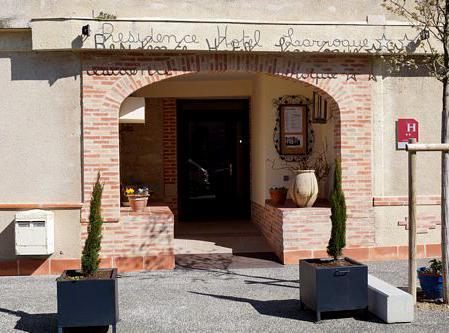 Hôtel Résidence Larroque Caussade Esterno foto