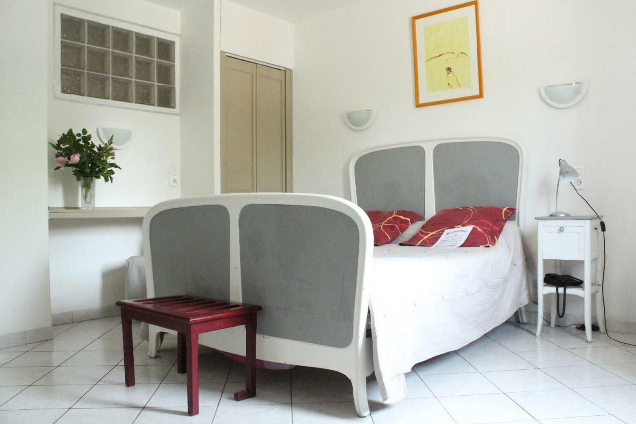 Hôtel Résidence Larroque Caussade Esterno foto